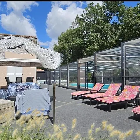Maison Piscine Chauffee 펜션 *